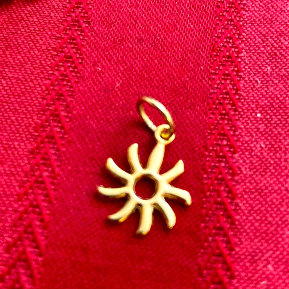 5/$10❤️❤️❤️NEW Rose Gold Tone Alloy Sun Charm Pendant